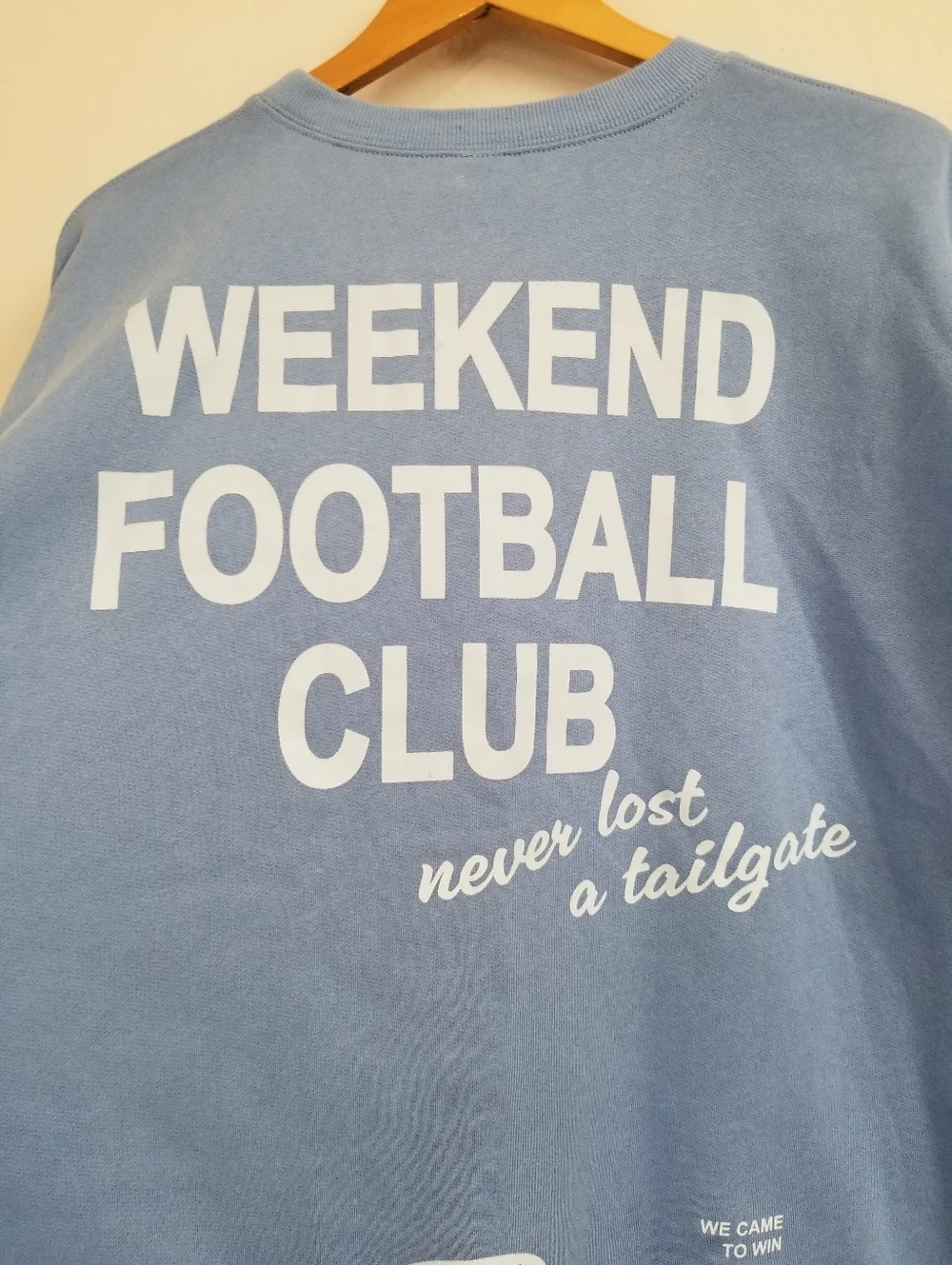 NWT Wild Fable Blue Football Graphic Sweatshirt Size Large - Picture 2 of 7